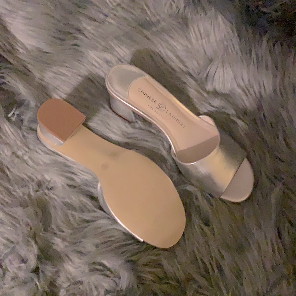 Chinese Laundry SILVER NEW Slide sandals - Picture 2 of 4